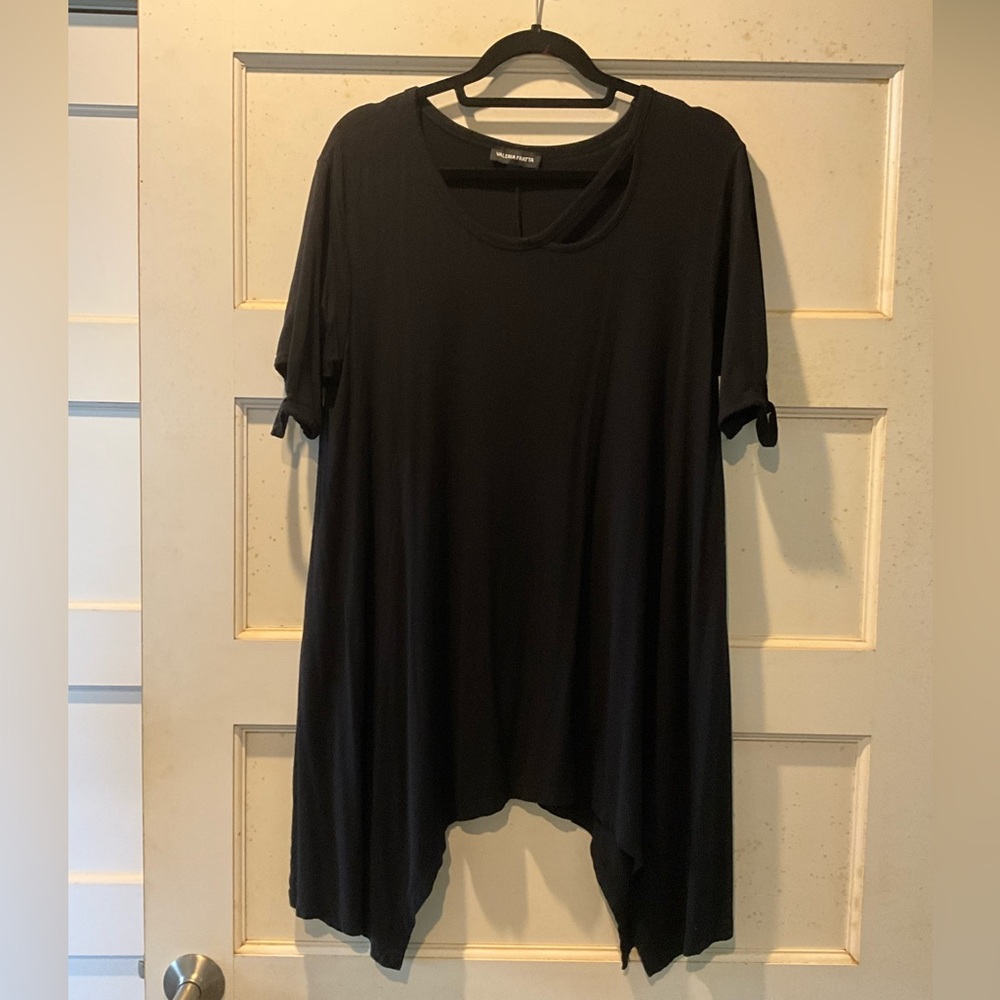 Valeria Fratta black, hi-lo, T-shirt tunic. EU size 48-50 (US size 18-20).